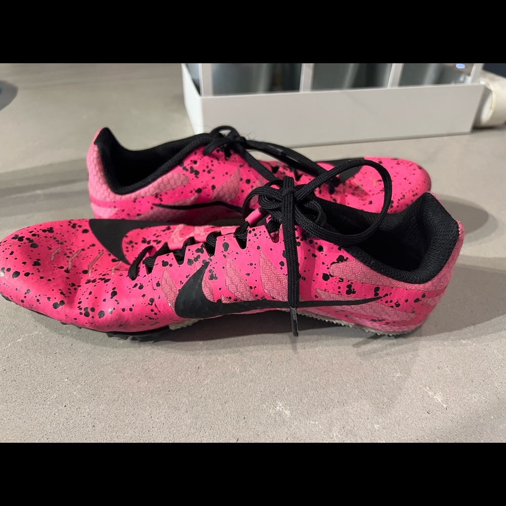 Nike track shoes with spikes